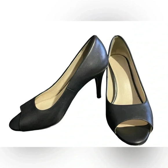 Cole Haan peep toe heels - Picture 2 of 4